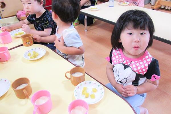 大阪府大東市の住道こども園の一日の流れのおやつ